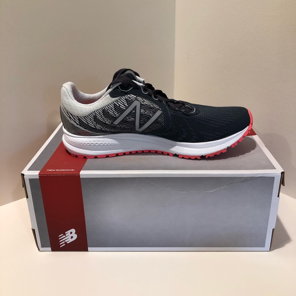 🏖 NWOT New Balance Running Shoes Ladies Sz 8